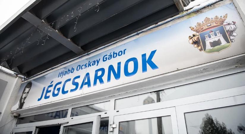 Három és fél milliárd forintból újul meg az Ifjabb Ocskay Gábor Jégcsarnok