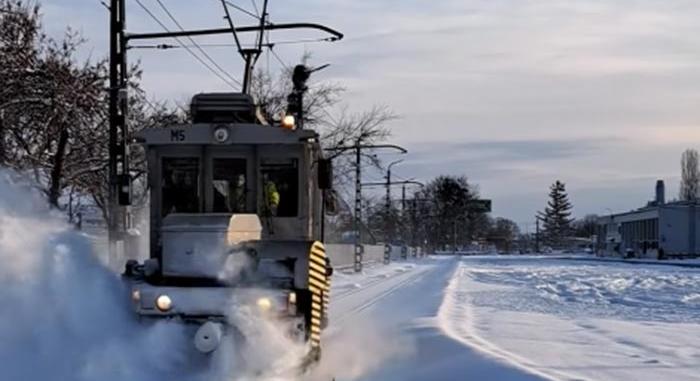Matuzsálemekkel küzdenek a hó ellen itthon