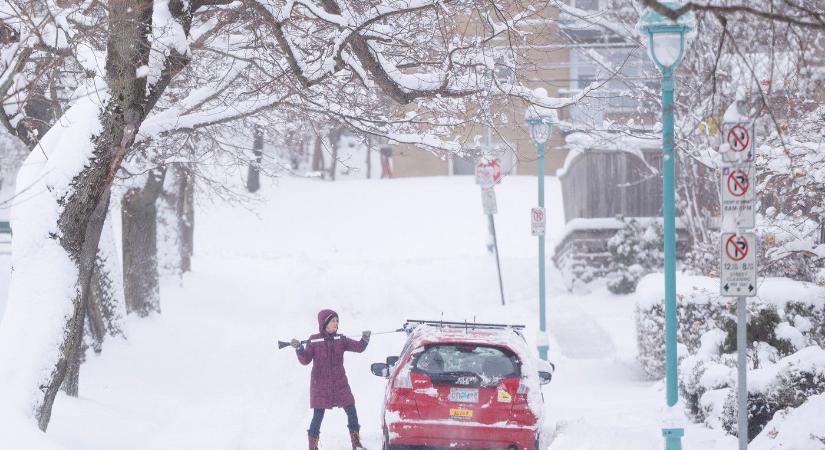 2 perc alatt eltűnik a vastag hó az autódról, csak ennyit kell tenni hozzá, itt a gyors megoldás