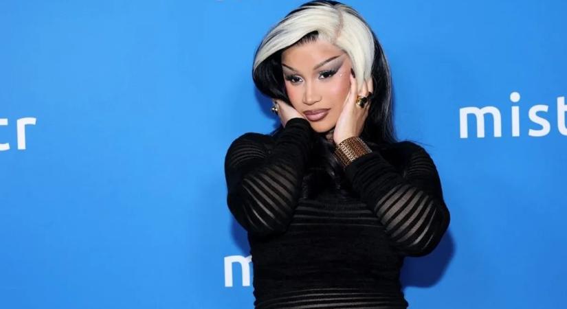 A szexi rapperlány banánevős videója felrobbantotta a netet