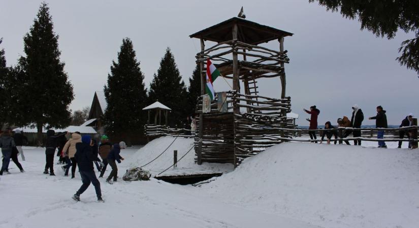 Évszázadok óta nem történt ilyen: megostromolták a várat a zalai faluban