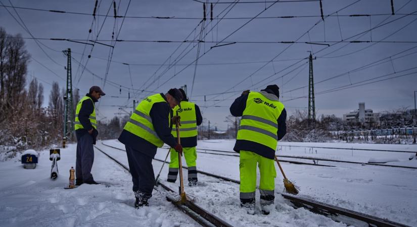 Lázár János: Csapataink harcban állnak