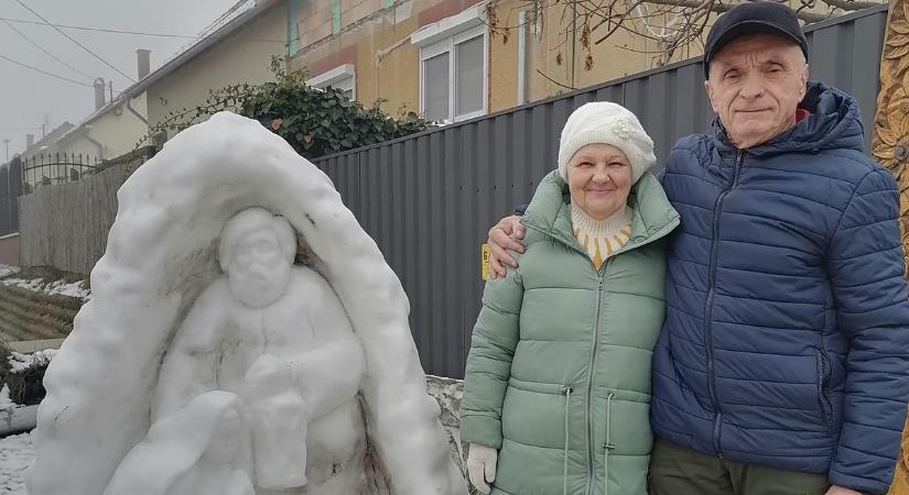 Élethű hóangyal és gigantikus hóember - íme az idei tél legkáprázatosabb hószobrai