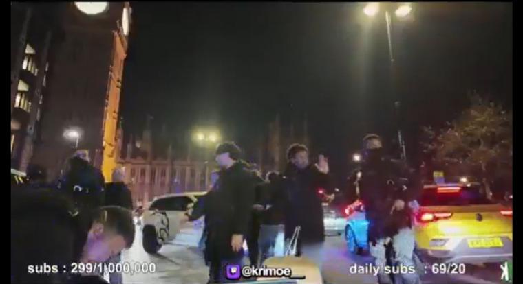 Egy streamer egy játékpisztolyt lóbált az Egyesült Királyság parlamentje előtt, mindenki kitalálhatja, hogy mi történt