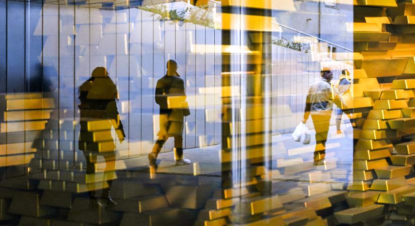 2026 egyik kulcsszava annyira új, hogy még szép magyar neve sincs, de választásokat dönthet el