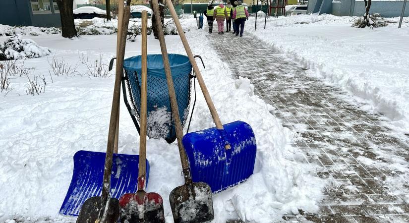 A következő 24 órában előbb -20 fok, illetve némi havazás is vár ránk, aztán erősebb hófúvások nehezítik majd az életet