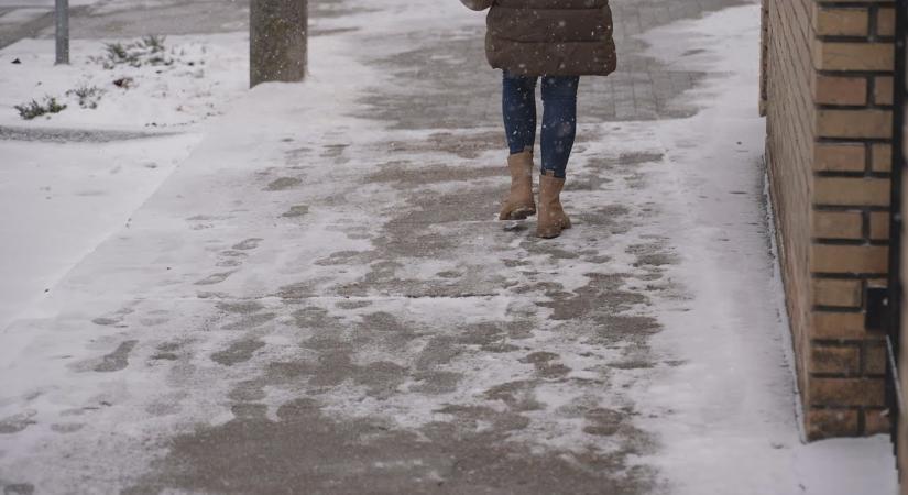 Amint vége a havazásnak, járdafelújítás indul a Tolnai úton