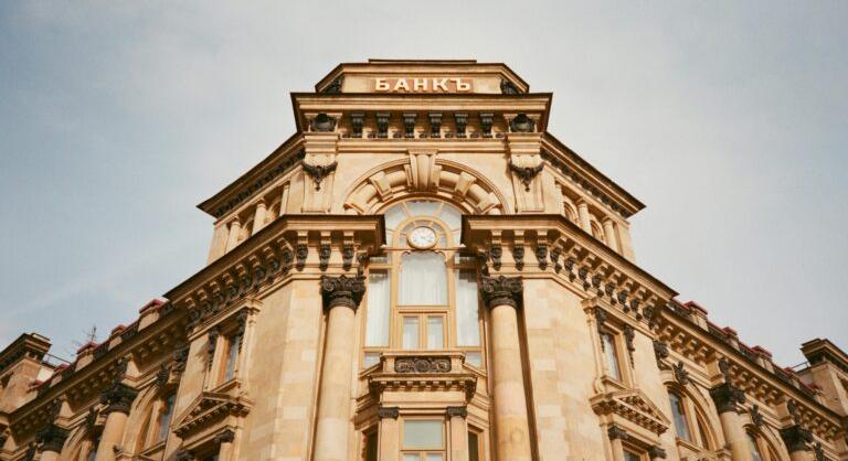 Oroszország havi 500 milliárd forintnyi tokent bocsát ki a szankciók közepette