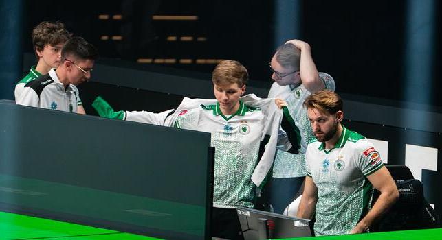 m0NESY letette a voksát, elárulta, hogy ki lesz 2025 legjobb játékosa donk és ZywOo közül