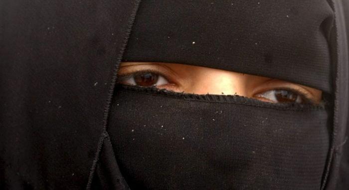 Harminc év börtönre ítélték Hollandiában a lánya ellen „becsületgyilkosságot” elkövető szír apát, de kétséges, hogy letölti-e a büntetést