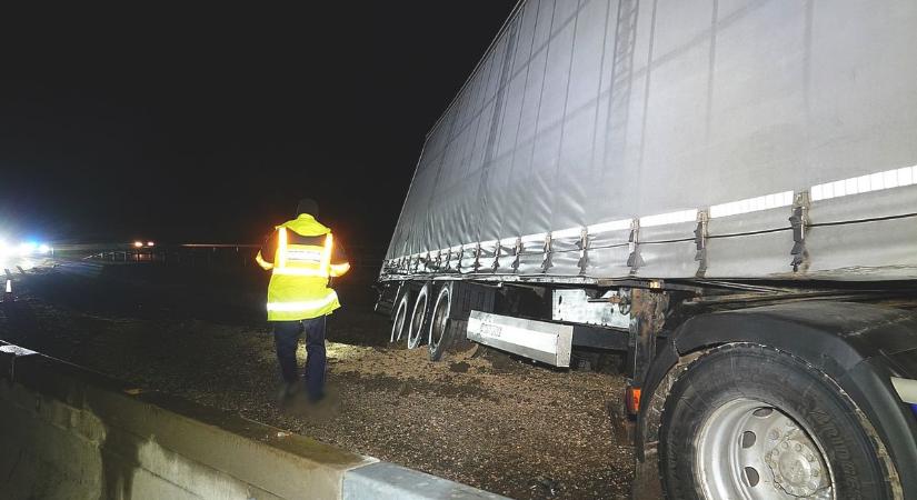 Teljes útzár: ijesztő baleset történt a 67-es úton