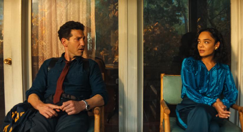 Már holnap a Netflixen: A Marvel sztárjaival forgatott új thrillersorozat lehet a hónap nagy dobása!