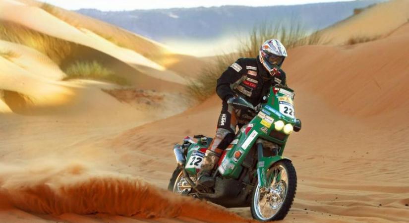 Keresztül a sivatagon, aknamezőkön: legendás győriek a Dakaron