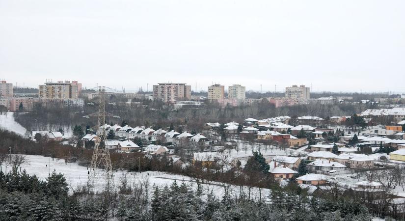 A szél több helyen magas hófalakat emelhet