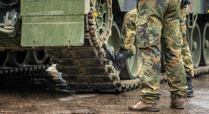 Bejelentette a miniszter: harckocsik indultak Miskolc felé, mi történhetett?