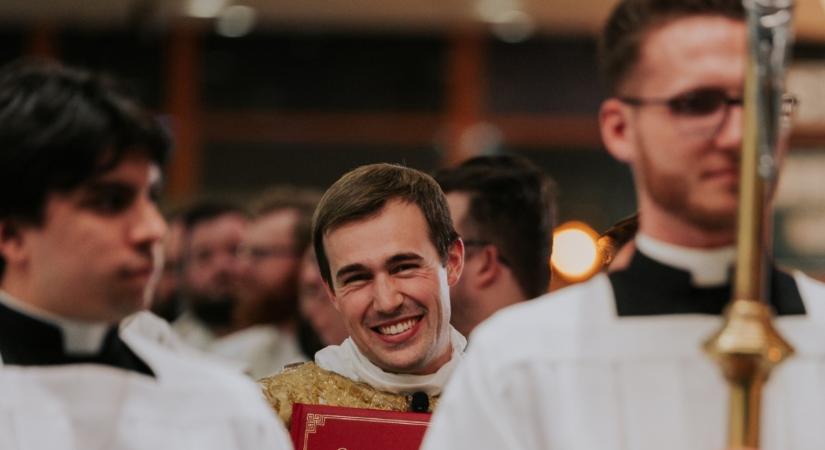 A Szentatya arra buzdította a fiatalokat, hogy töltsenek időt Jézussal (VIDEÓ)