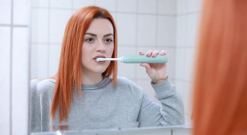 Miért tűnik jéghidegnek egy pohár víz fogmosás után?