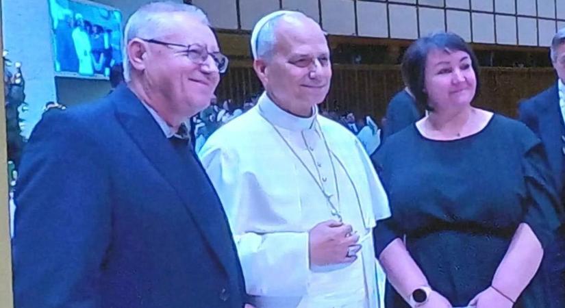 Találkoztak, beszéltek a pápával, XIV. Leó megáldotta a házassági évfordulós ízvadászokat