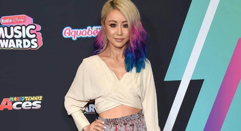 A YouTube-sztár megbotránkoztató dekoltázsa mindent visz – mutatjuk a képeket