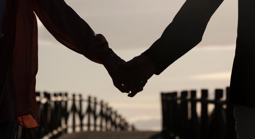 8 jel, hogy két lélek összekapcsolódik – bármilyen távol is legyenek egymástól