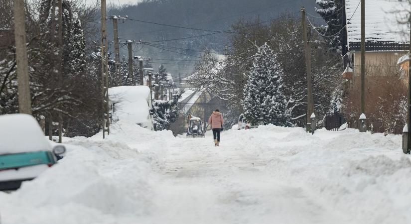 Percek alatt életveszélyessé válhat az út – ezt most minden közlekedőnek tudnia kell a hófúvásról