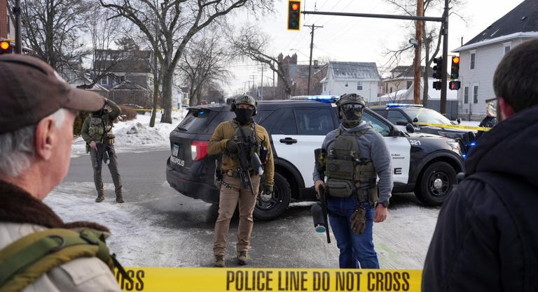 Tragédiába torkollt az intézkedés Amerikában, szövetségi ügynök lőtt le egy nőt