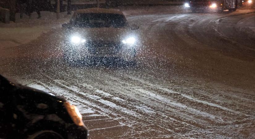 Fotón az életveszélyes havas manőver, Veszprémben kimaxolták a felelőtlenséget (videó)