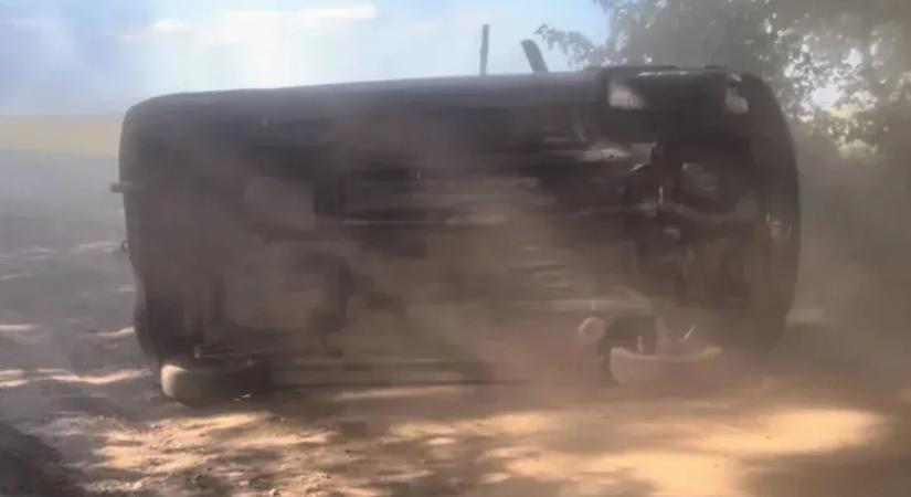 80 ezer forintra bírságolták a Hadházyt üldöző, autójával felborult biztonsági őrt