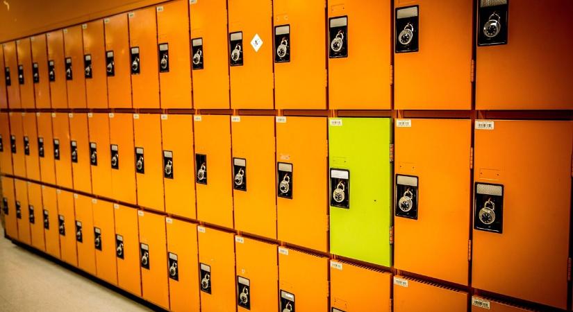 A kormánynak kellett kimentenie a kétmilliárddal tartozó tankerületeket