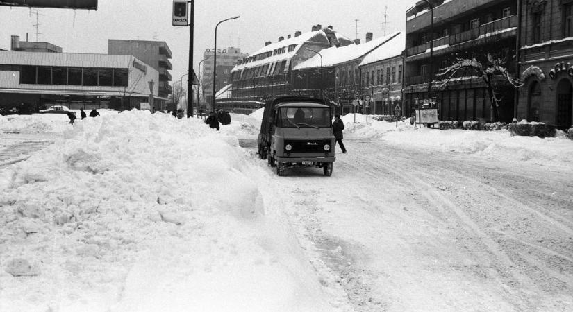Hóban rekedt emberek, lefagyott végtagok – ilyen volt 1987 tele