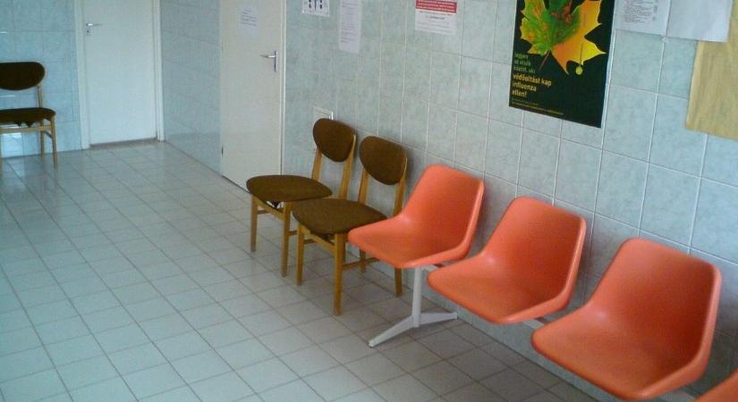 Nézze meg a telefonját, ha orvoshoz készül, sms-t kapnak a betegek