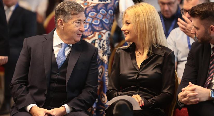 Hadházy Ákos megtalálta, melyik csendes-óceáni szigetre utazott éppen Mészáros Lőrinc és Várkonyi Andrea