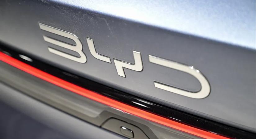 Piacvezető lett a BYD a tisztán elektromos és konnektorról tölthető hibrid autók között Magyarországon