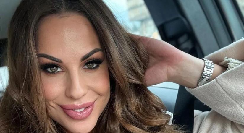 Tanulás közben is szexi a diáklány, nem csak jegyzeteit mutatta meg