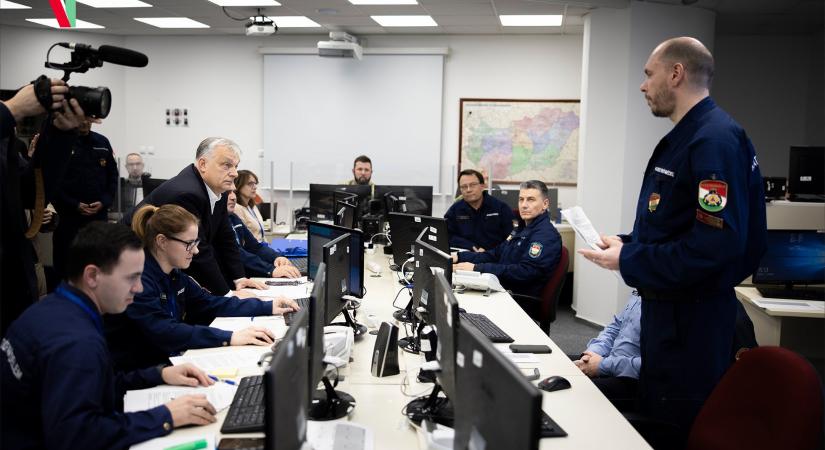 Havazás – Orbán Viktor látogatást tett az Operatív Törzs Ügyeleti Központjában