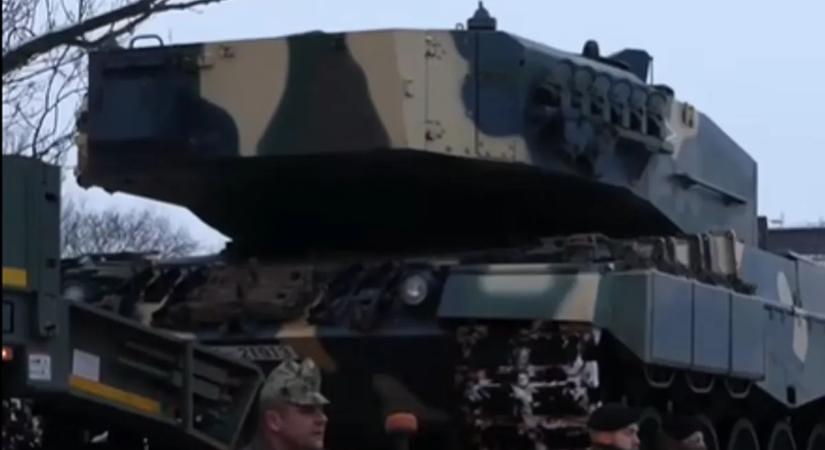 Szalay-Bobrovniczky Kristóf: indulnak a harckocsik segíteni – videó