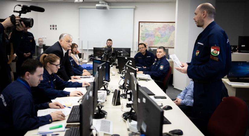 Kamerák előtt tájékoztatták Orbán Viktort – kiderült, mi most a legfőbb veszély