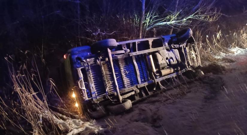 Hó és vészhelyzetek: egész nap dolgoztak a tűzoltók