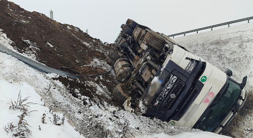 Feje tetejére állt a nap: hókáosz, bezárás és nagy bejelentések