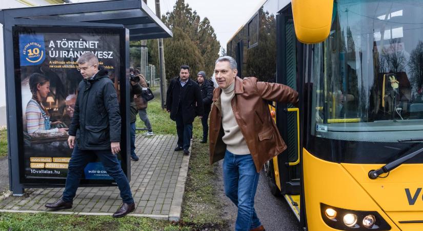 Lázár János: Országszerte 10-20 perceket késnek a buszok