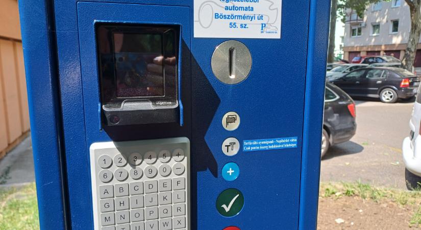 Ebben a magyar nagyvárosban hétfőig ingyenes lesz a családoknak a közösségi közlekedés és a parkolás