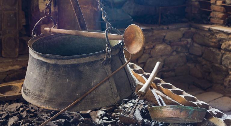 Naponta 5-6 liter sört gurított le mindenki szívószállal a legelső városokban
