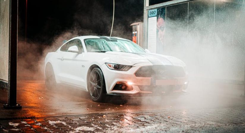 Közel 45%-kal nőtt az elektromos autók iránti érdeklődés – stabil kínálat mellett élénkült a használtautó-piac 2025-ben