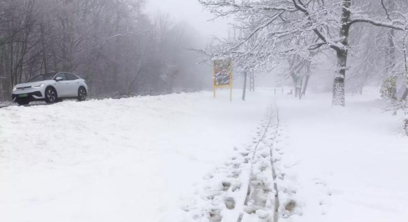 60 km/h-s szél, extrém hideg, és hófúvás: 10 vármegyére narancs riasztást is kiadtak
