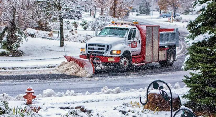 Vitályos Eszter amerikai hókotrókkal illusztrálta a magyar havazást