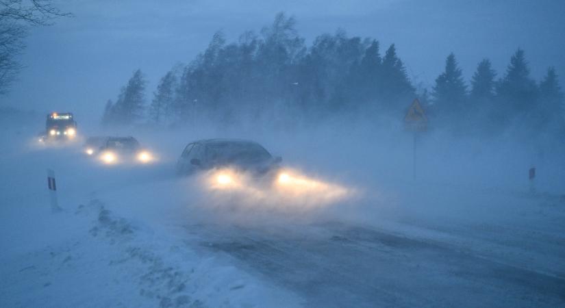Hófúvás miatt másodfokú riasztás a Dunántúlon
