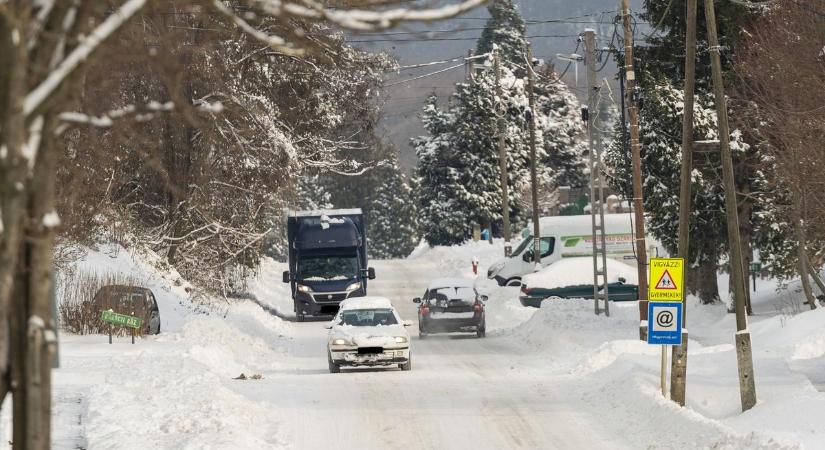 Havazás, hófúvás és extrém hideg nehezíti a közlekedést csütörtök reggel fotók