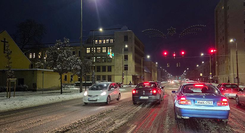 Éjszakai hóhelyzet: ezt most megúszta Debrecen, de még nincsen vége