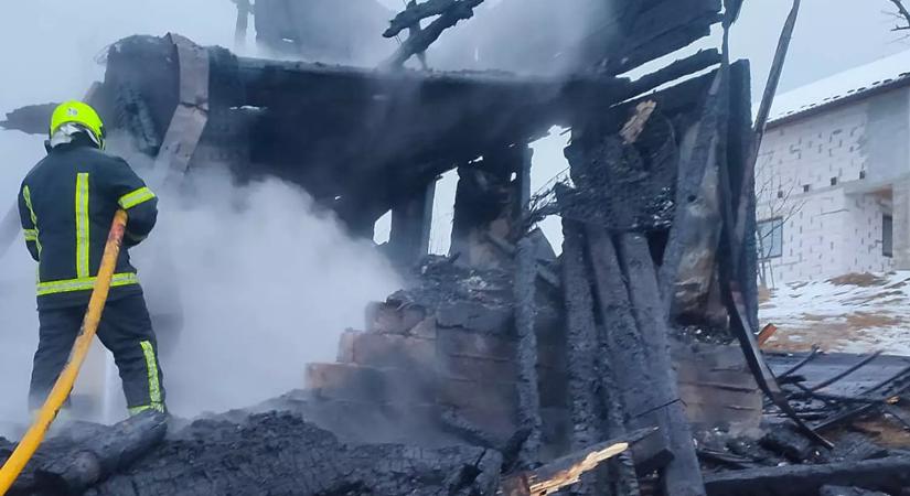 Tűz ütött ki egy kétemeletes lakóházban a Rahói járásban