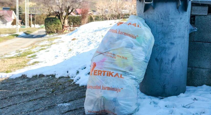 A kukásautókat is térdre kényszerítette a tél – a szolgáltató türelmet kér